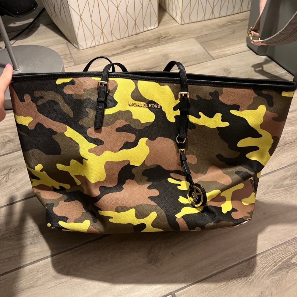 Michael kors army tote bag